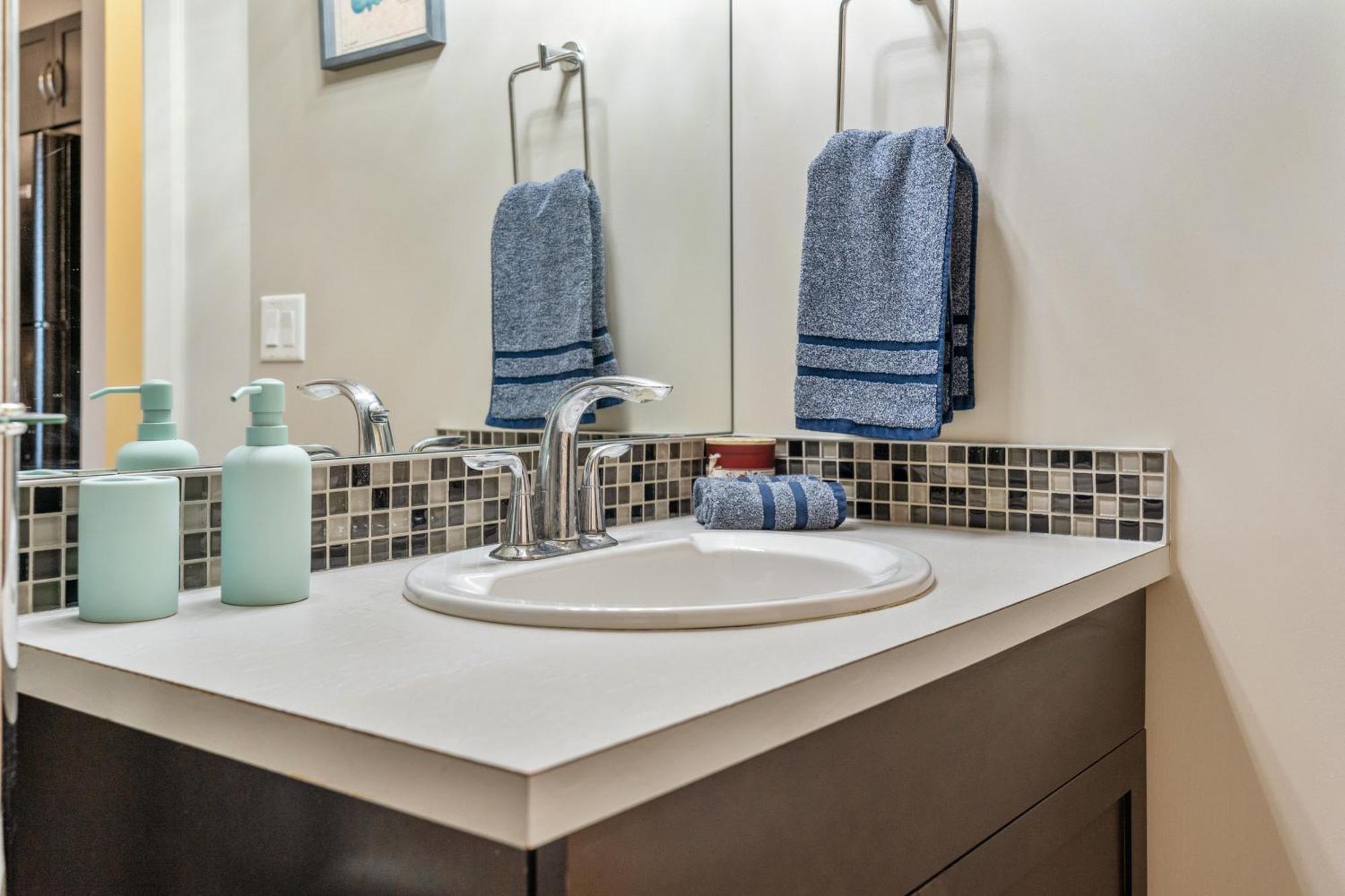 City Centre Retreat - 1Br Condo With Desk YYC Esterno foto