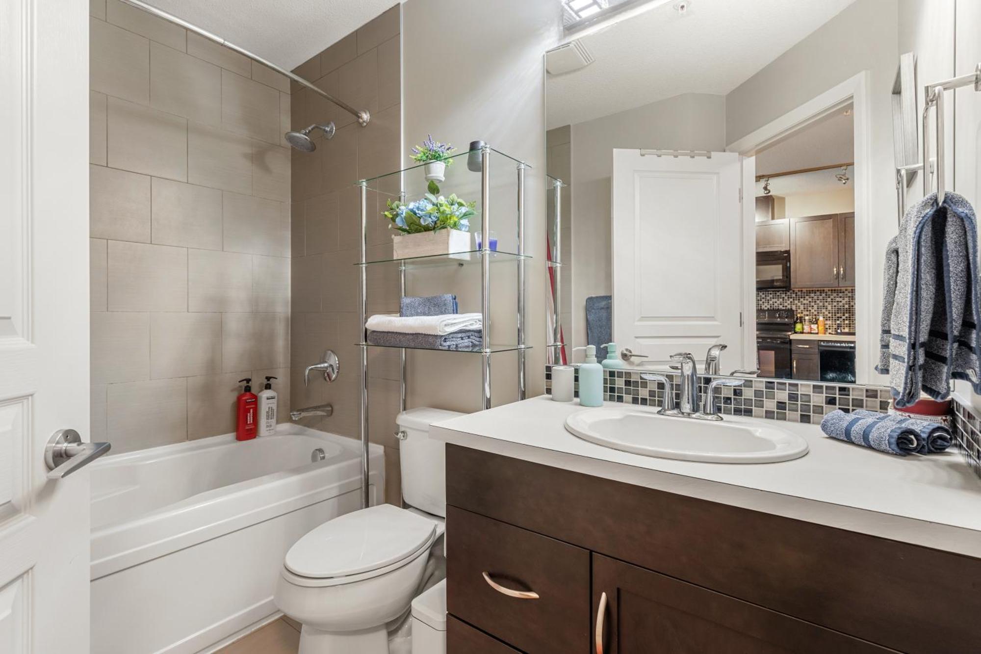 City Centre Retreat - 1Br Condo With Desk YYC Esterno foto