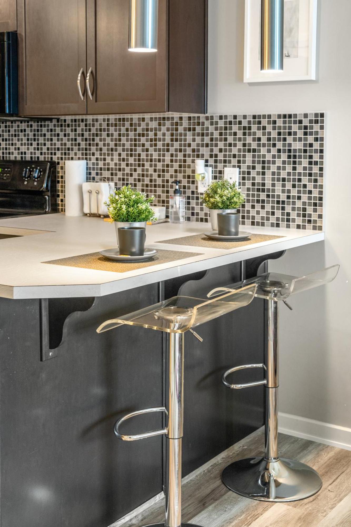 City Centre Retreat - 1Br Condo With Desk YYC Esterno foto