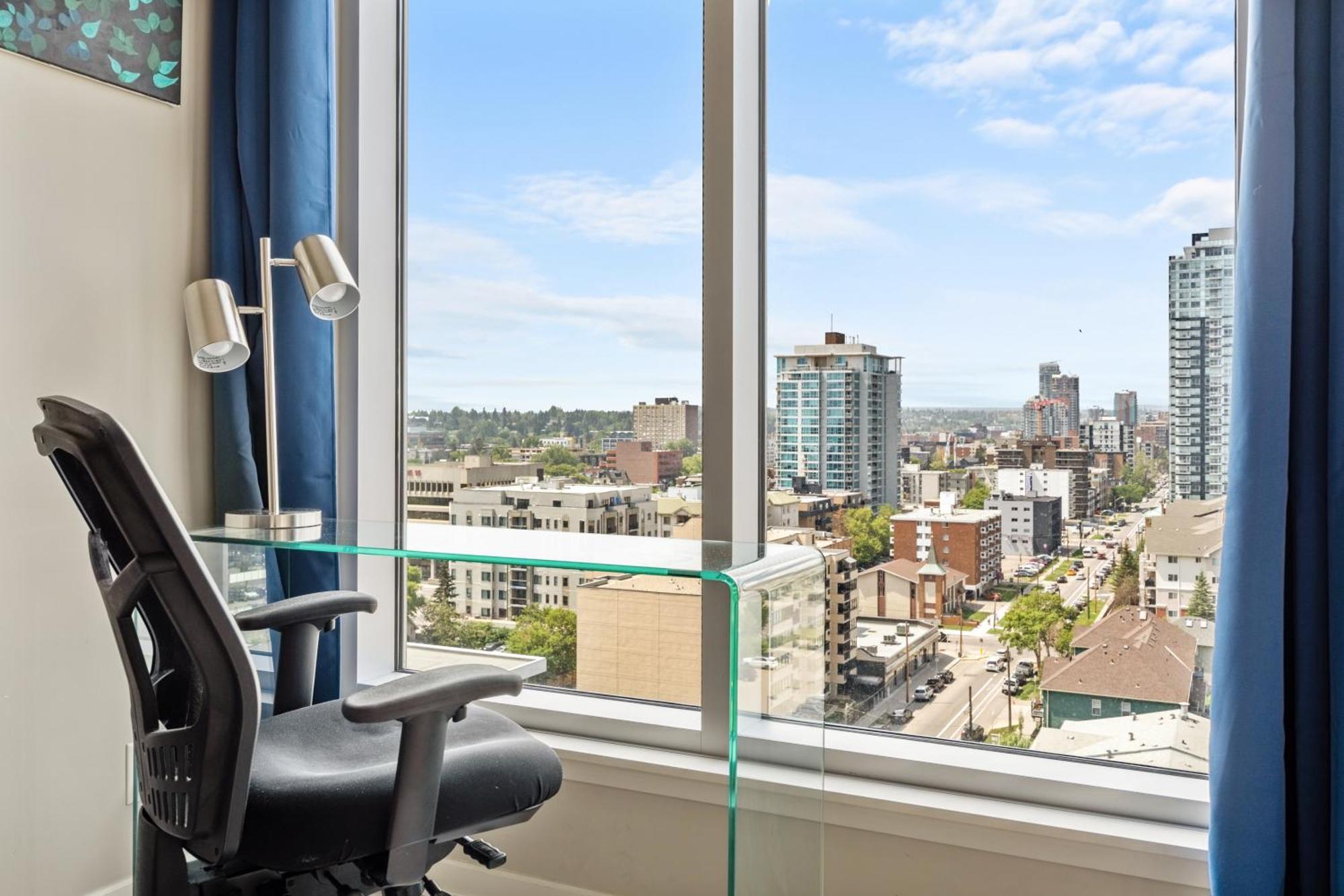 City Centre Retreat - 1Br Condo With Desk YYC Esterno foto