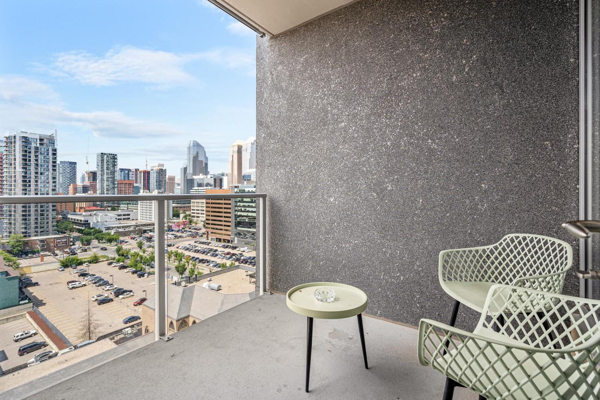 City Centre Retreat - 1Br Condo With Desk YYC Esterno foto